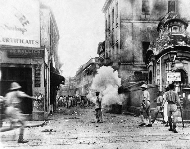 Police_use_tear_gas_during_a_communal_riot_in_Calcutta_in_1948